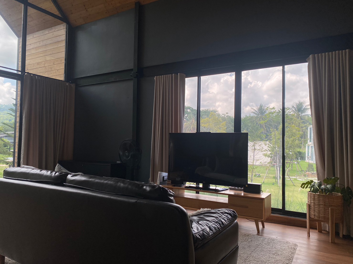 LINE_ALBUM_บ้านพัก_241028_64