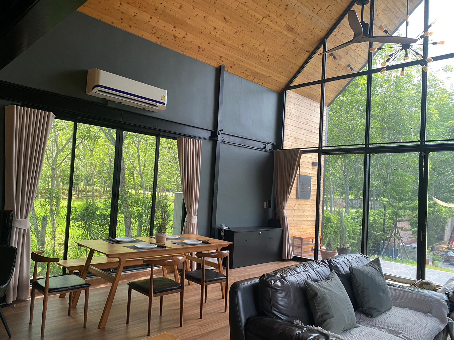 LINE_ALBUM_บ้านพัก_241028_65